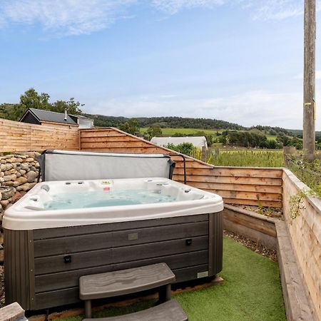 Aileen - Unique Tiny House With Wood Fired Roll Top Bath In Heart Of The Cairngorms Ballater Exterior photo