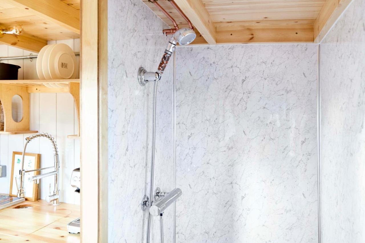 Aileen - Unique Tiny House With Wood Fired Roll Top Bath In Heart Of The Cairngorms Ballater Exterior photo