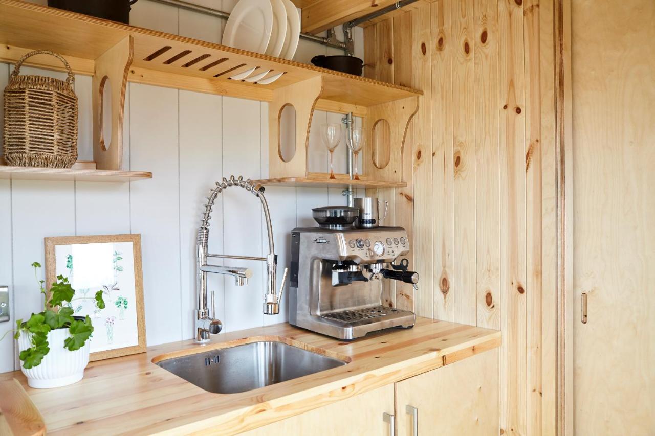 Aileen - Unique Tiny House With Wood Fired Roll Top Bath In Heart Of The Cairngorms Ballater Exterior photo