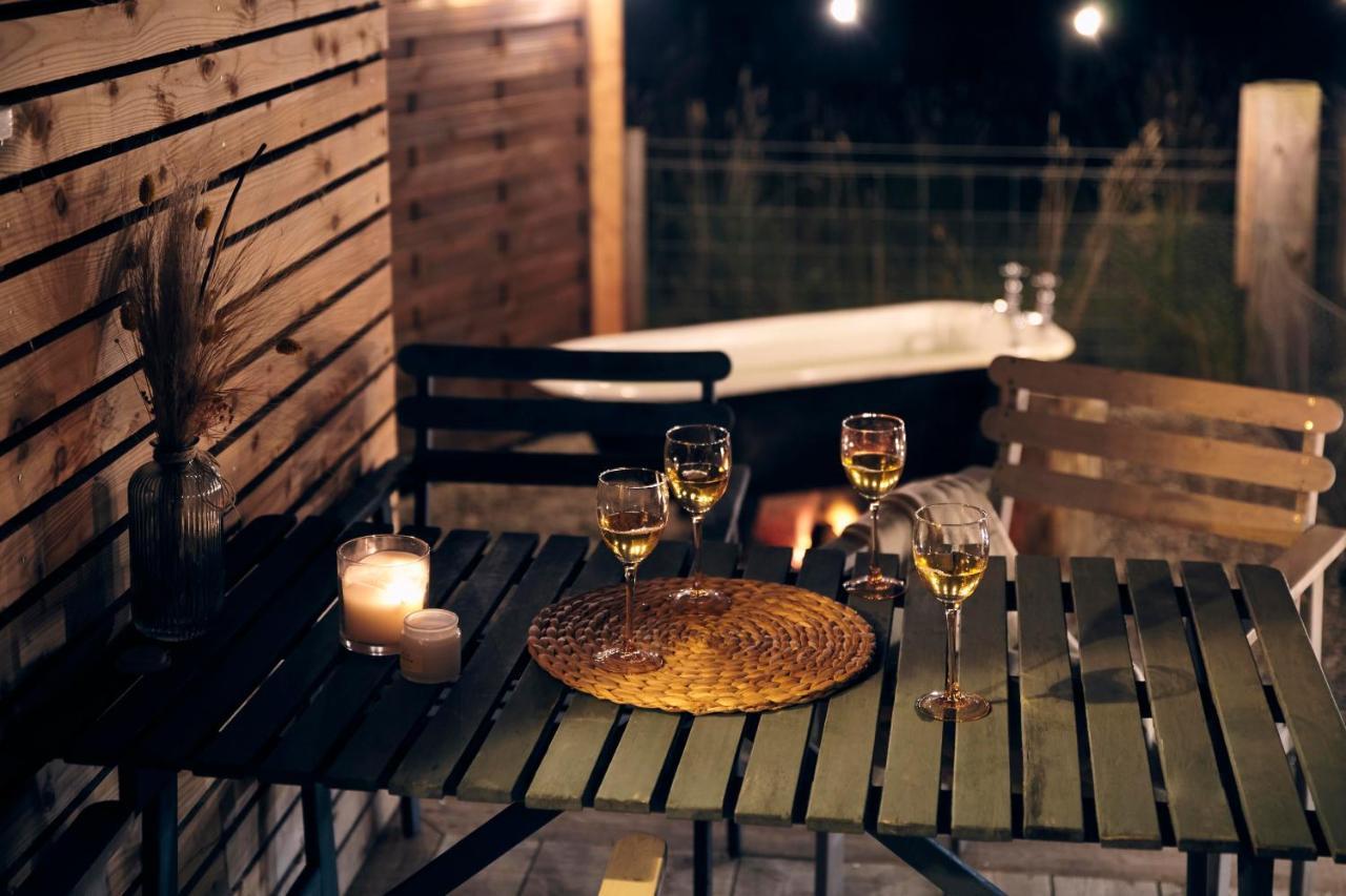 Aileen - Unique Tiny House With Wood Fired Roll Top Bath In Heart Of The Cairngorms Ballater Exterior photo