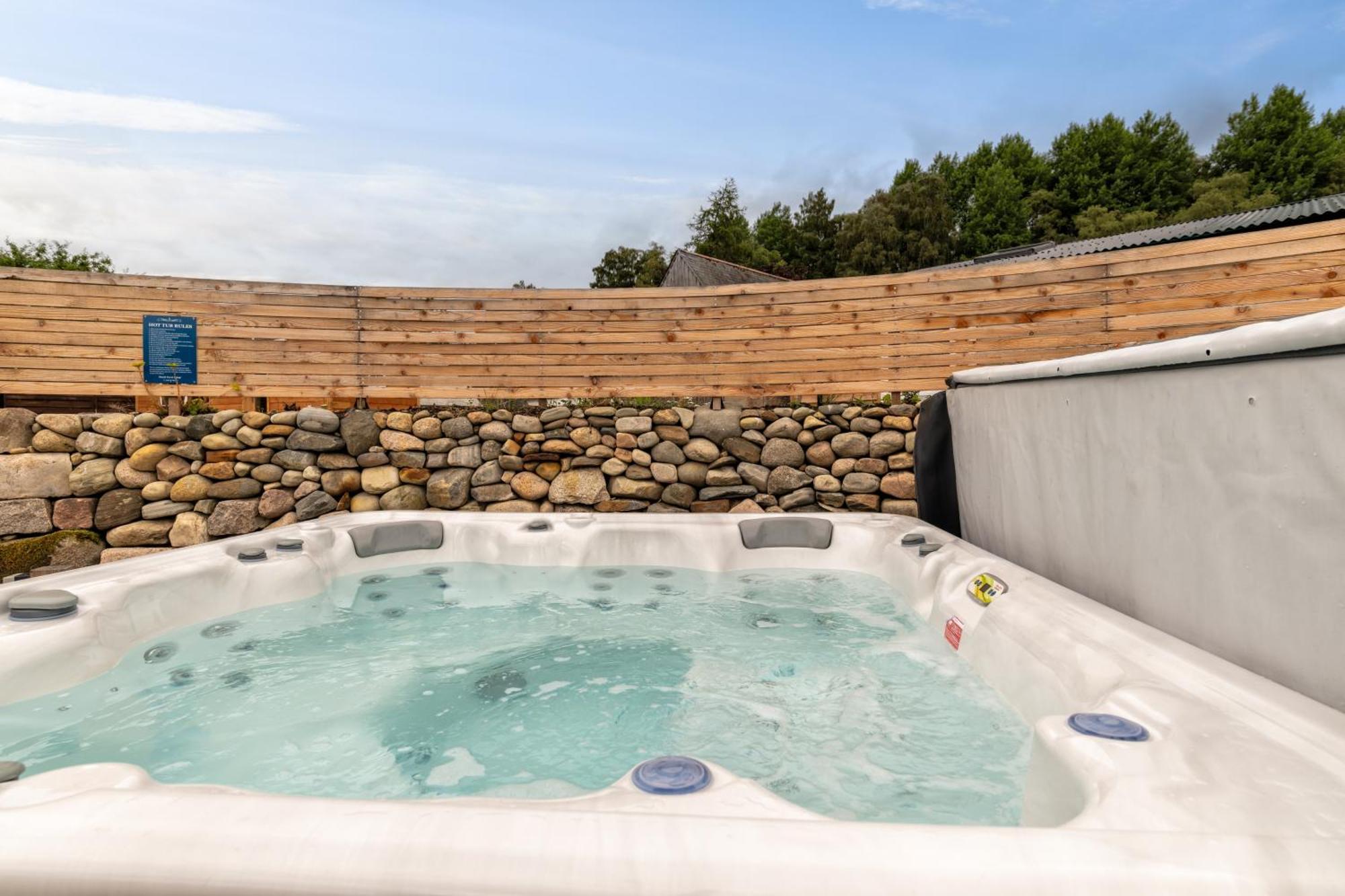 Aileen - Unique Tiny House With Wood Fired Roll Top Bath In Heart Of The Cairngorms Ballater Exterior photo